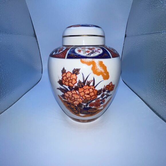 Imari Ware hand painted vintage ginger jar - Picture 2 of 6